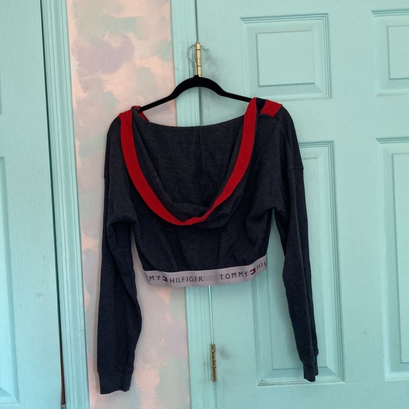 Tommy Hilfiger cropped hooded sweatshirt - Picture 2 of 6